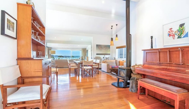 Shelley Beach Homestead in Waiheke Island