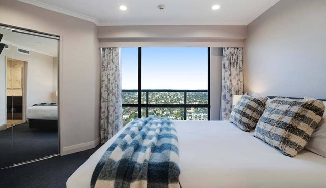 Stunning Views Kitchen Gym Swimming Pool Car Park