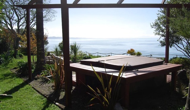 Seaview Cottage, Golden Bay Lodge in Parapara