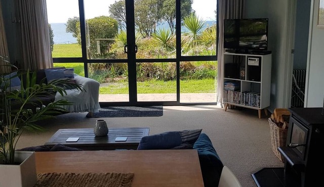 Bach, Golden Bay Lodge in Parapara