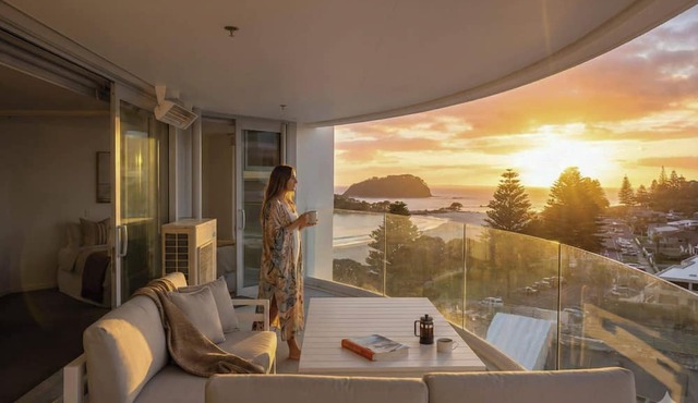 Sunrise to Sunset Ocean Harbour Views Pool Spa Gym in Mount Maunganui