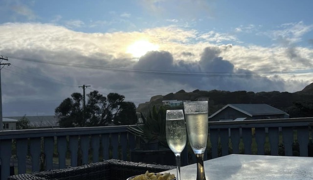 Two minutes to the beach , Baylys Beach house, ample room, parking, decks. in Baylys Beach