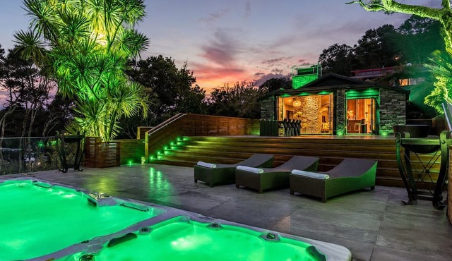 Maison Blanc Lodge - Nature Haven 4-Bed Luxury in Auckland