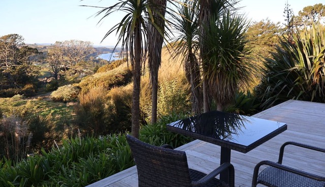 Rural Escape — Waikato River & Valley Views in Onewhero