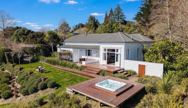 Spacious Country Retreat with Hot Tub, Fireplace, Sweeping Rural Views & Stream in Bombay