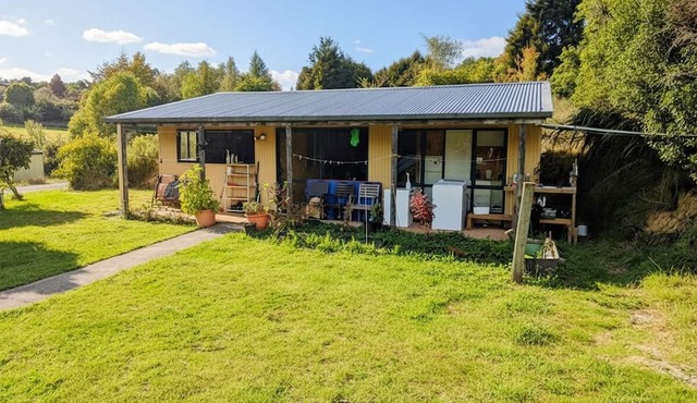 Artist Cottage near Mapua in Redwood Valley