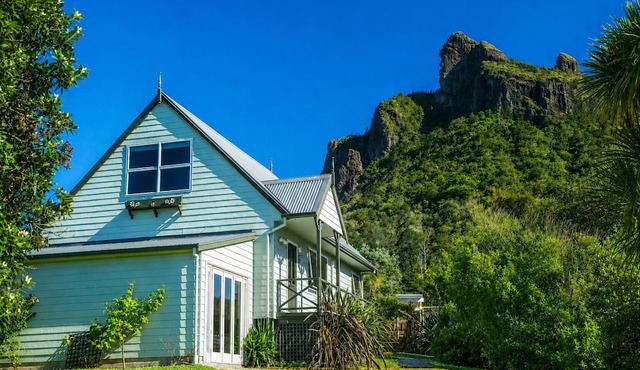 Sea & Summit | Sleeps 8 in Real Beds | Pets OK in Whangārei Heads