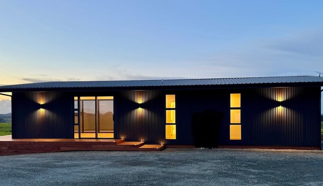Larnac Bach.Whangarei Heads, modern brand new high-spec Kiwi Bach in Whangarei