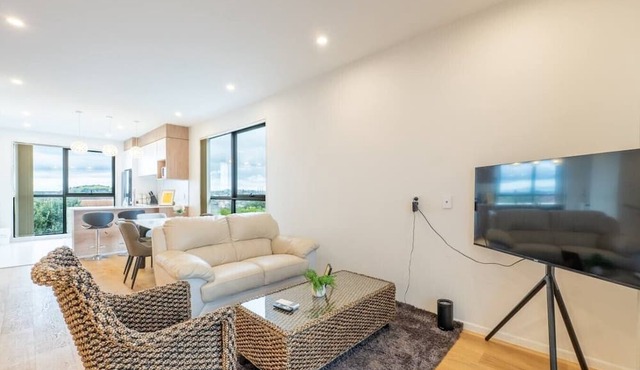 Modern 3-Bedroom Townhouse in Belmont in Belmont