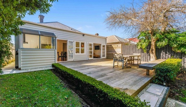 Grafton Garden 4BR Retreat near Domain in Auckland CBD