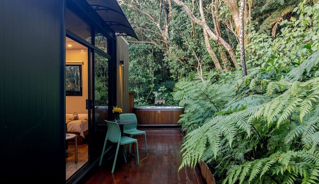Luxury Studio Pod with Private Cedar Hot Tub & Deck in Wellington, New Zealand in Khandallah