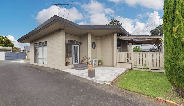 Cozy Family Home - Manukau City Holiday Home in Manurewa East