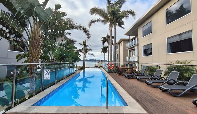 Beachside Apartment with sea views, central Paihia, 4min stroll to wharf & shops in Paihia