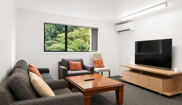Entire Ground-floor: Spacious 145m2 in Auckland