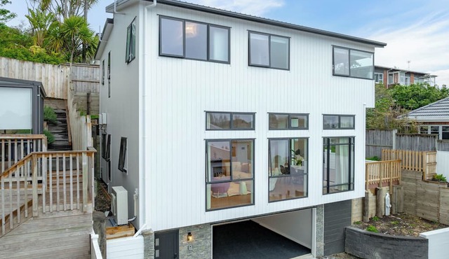 Brand New Luxury Waterfront Home Devonport with BBQ & Nespresso in Auckland
