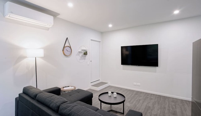 Recently Renovated Central Apartment in Dunedin