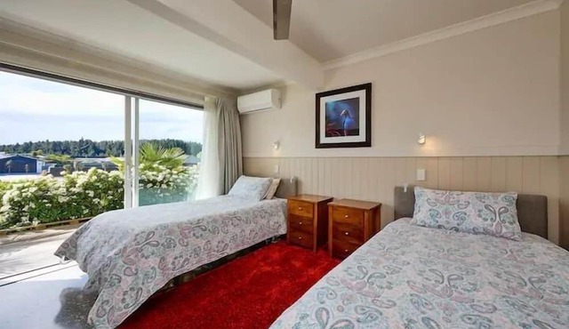 Kakatu Retreat - Rolling Hills, Kakatu Retreat | Rolling Hills | Breakfast Included in Kaikoura
