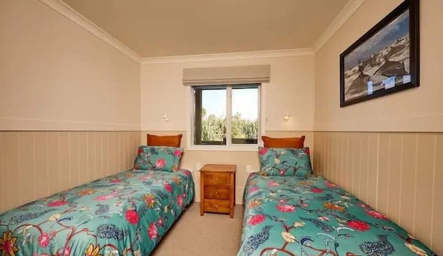 Kakatu Retreat - Swallows Nest, Kakatu Retreat | Swallows | Nest | Breakfast Included in Kaikoura