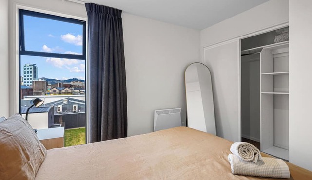 Central 2BR Apartment with City Views & Secure Parking in Christchurch