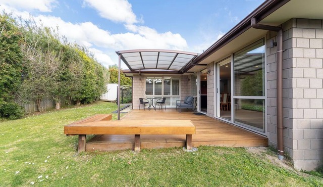 Relax on Cottage Court - Silverdale Holiday Home