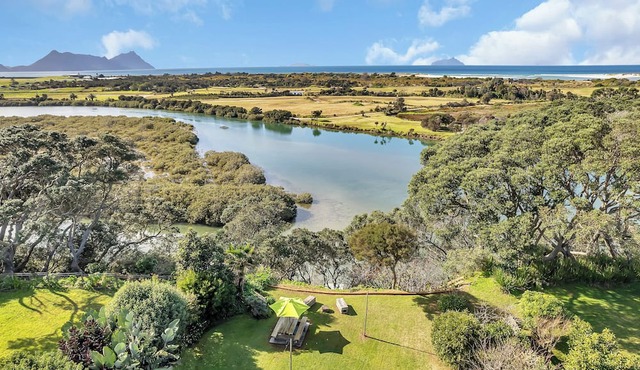 River Ridge Retreat - Ruakaka Holiday Home in Ruakaka