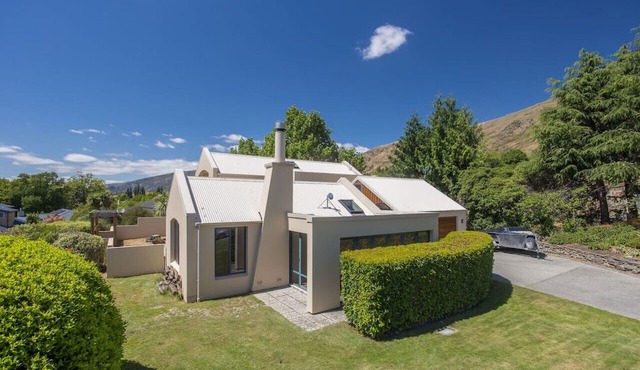 Elevated Home in Wanaka in Wanaka