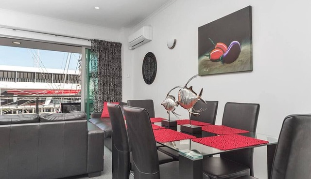 A Guest Favourite on Princes Wharf — Harbour Views