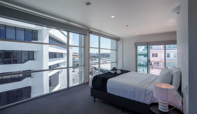 Chic Princes Wharf Studio | City View | Parking