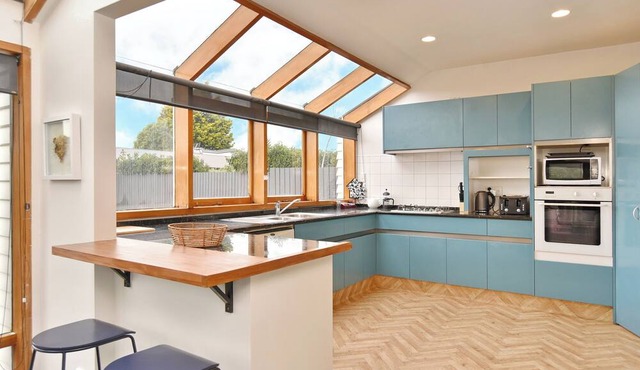 CBD 5 bdrm Grand Villa sleeps 14 w/free carparks in Christchurch