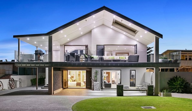 Te Mahana Apartment - pool, spa, beachfront in Waihi Beach