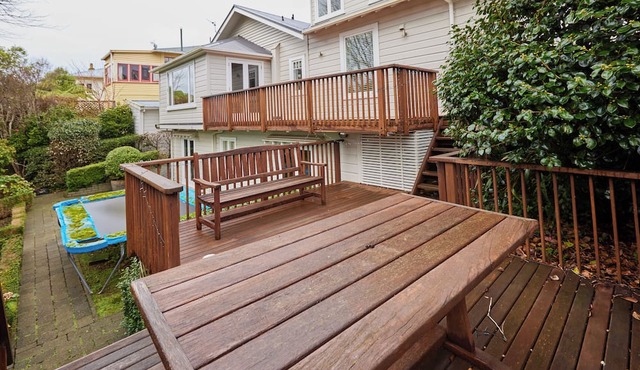 Spacious four bedroom home with Private Hot Tub, Heated Pool & Tennis Court. in Wellington