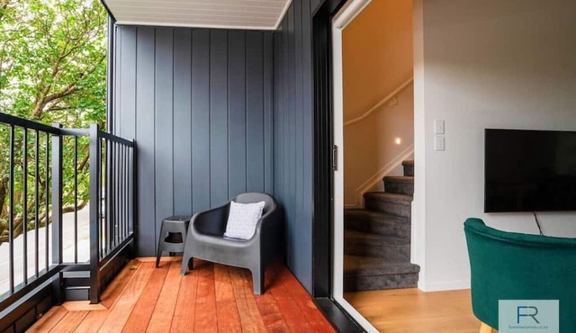 Premier Epsom Townhouse|by Furnished Rentals