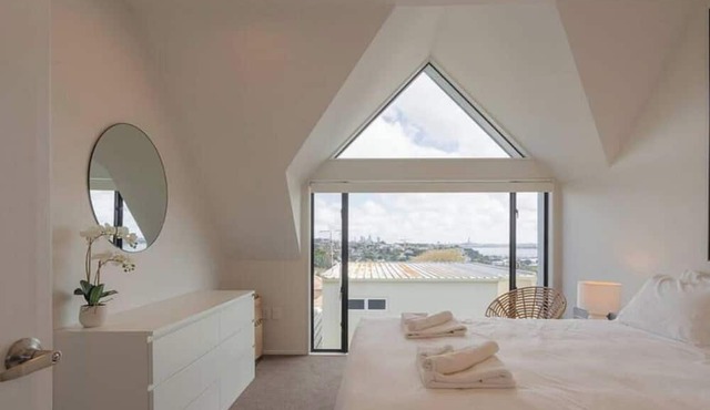 Gorgeous Orakei Home by Furnished Rentals