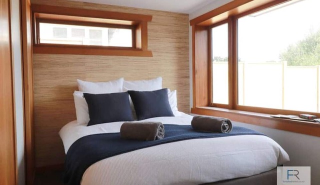 Comfortable Cosy Apartment| by Furnished Rentals