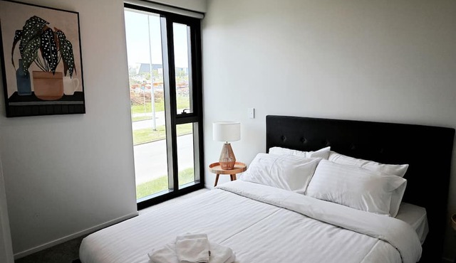 Albany Centre - 2 Bedrooms with Free Carpark - Walk to mall and Bus station