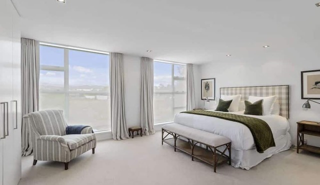 Holly Road Executive Townhouse in Christchurch