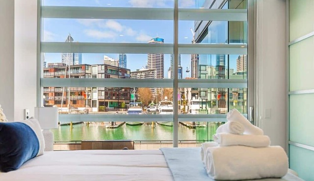 Beautiful harbour view apartment by Zodiak Stays