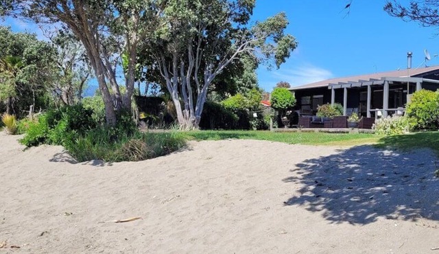 Beachfront Bliss - Your Parapara Seaside Sanctuary in Parapara