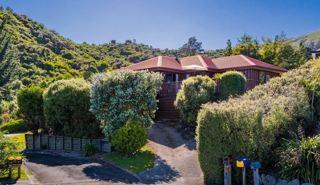 Pohara's Kauri Lodge - Coastal Views in Golden Bay in Pōhara