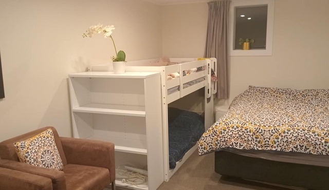 Cozy studio with WiFi in delightful Maungaraki