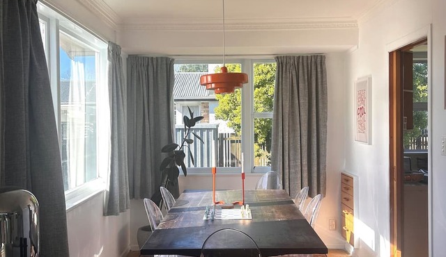 Charming 3-Bedroom Bungalow near CBD & the Mount