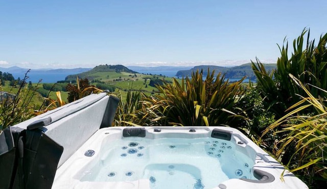 Whakaipo Sunsets with Spa pool - divine views, beautiful, tranquil, tasteful comfort in Taupo