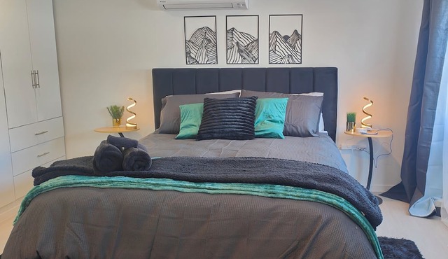 Beautiful Studio w/Parking | Near CBD & Port Hills in Christchurch