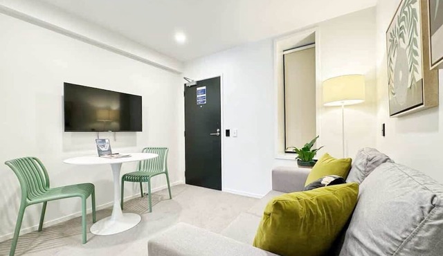 Lush City Escape - 1B Studio Near Skytower vs Pool
