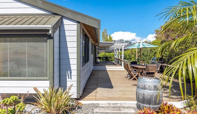 Hartlock in Onetangi - Our Island in Waiheke Island