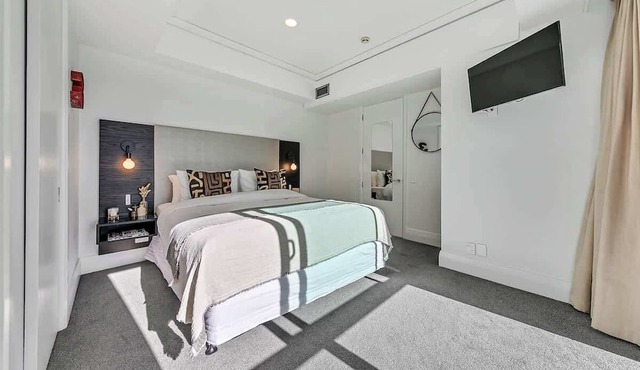 Fabulous City Apartment with Stunning Ocean Views