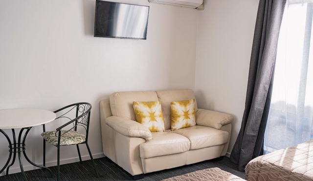 Superior Twin bedroom studio in christchurch