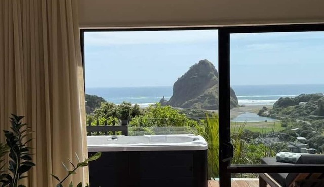 The Little Louise's of Piha in Piha