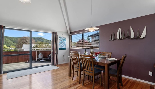 Waimarama Hideaway - Waikawa Holiday Home in Waikawa