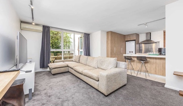 2 Bedrm Condo right on Mt Eden in Auckland